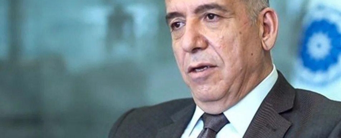 مجیدرضا حریری، رئیس اتاق بازرگانی ایران و چین، در حال سخنرانی درباره فساد و خروج سرمایه