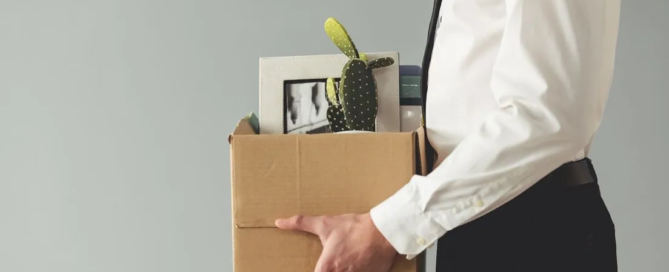 تصویر مزایای اخراج شدن از کار با نکات کلیدی برای کارکنان