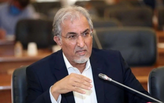 عکاسه خبری از دکتر حسین راغفر اقتصاددان در گفتگو با رسانه درباره سیاست‌های ریاضتی اقتصادی