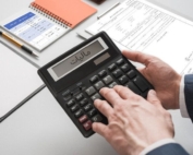 مهدی موحدی بکنظر، سخنگوی سازمان امور مالیاتی کشور در گفتگو با رسانه